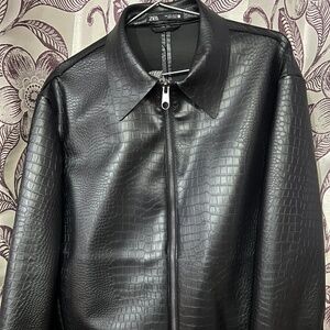 ZARA Embossed Leather-Effect Overshirt – Size L (Black)